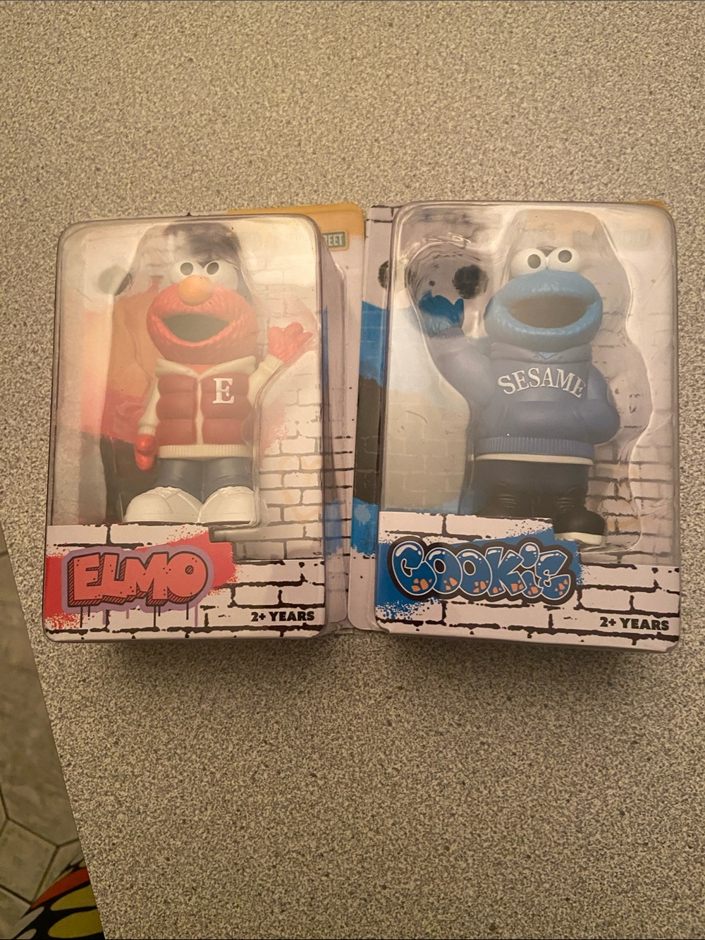 Sesame Street Elmo (red) & Cookie Monster (blue) Vinyl Figures Pack